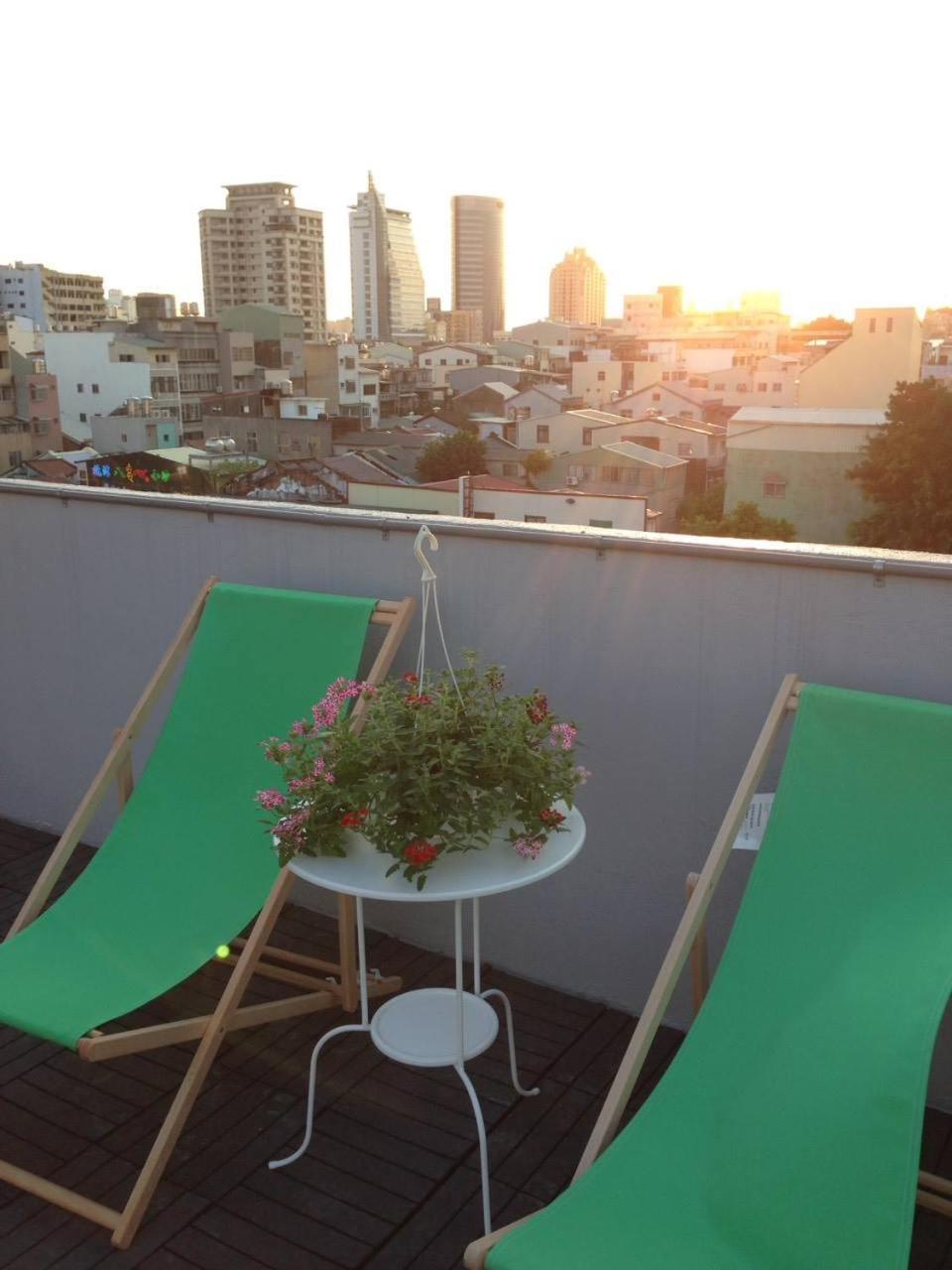 Loft18 Hostel Тайнань Экстерьер фото